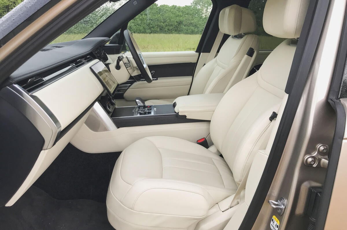 range rover 2022 021 front seats