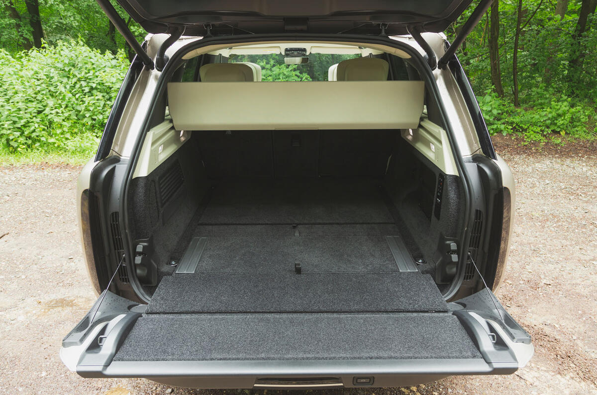 range rover 2022 026 boot