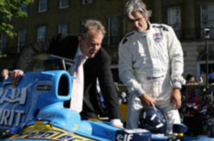 Renault brings F1 to Downing Street