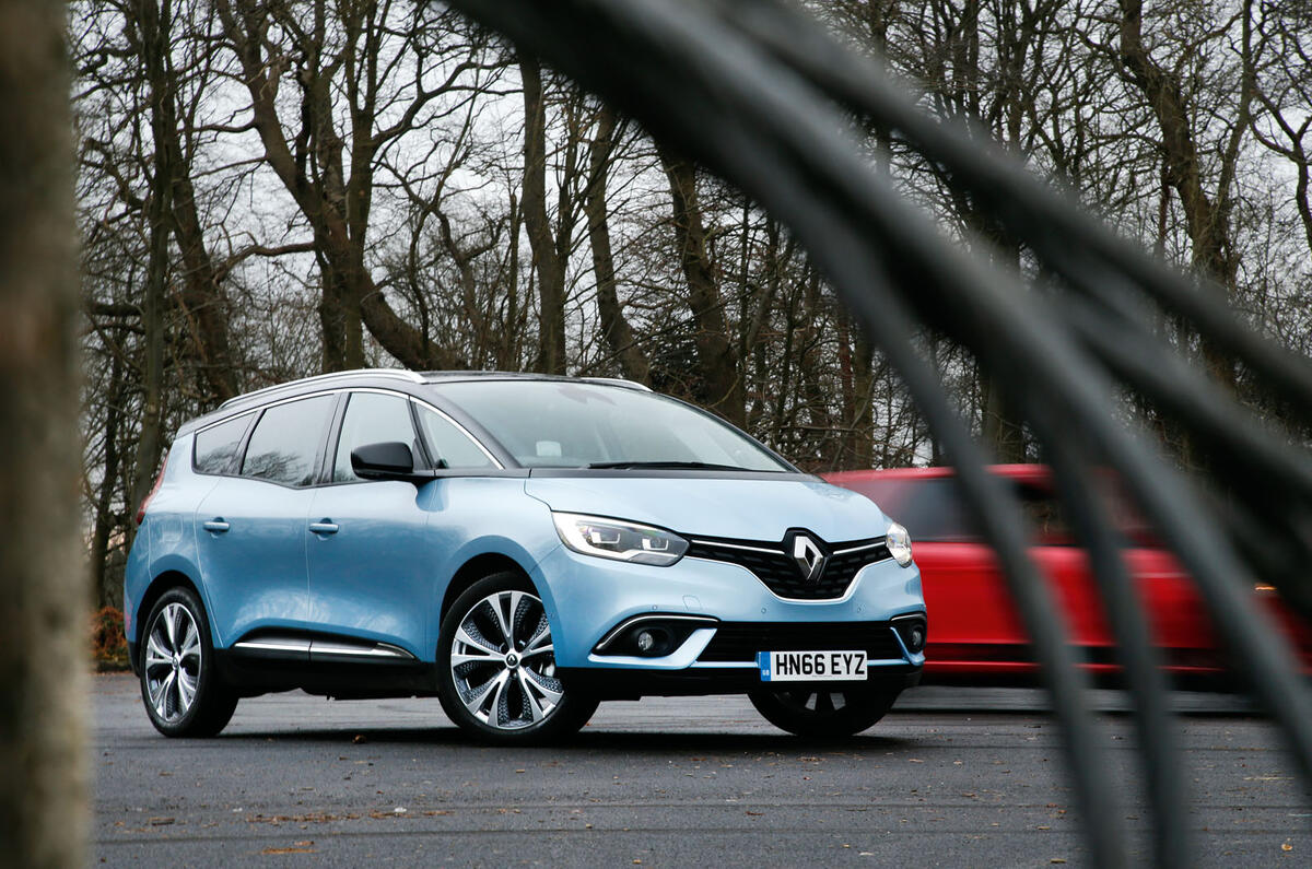 Renault 2025 Triber visual data 3