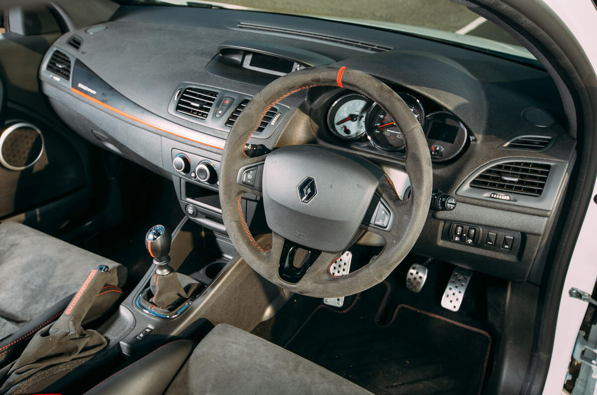 Renault Megane Rs 275 Trophy R 14 16 Interior Autocar