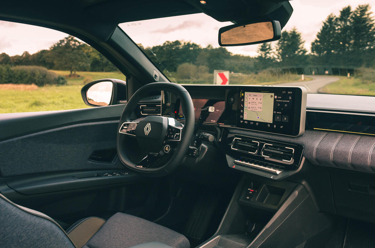 Renault 5 review vue intérieure latérale