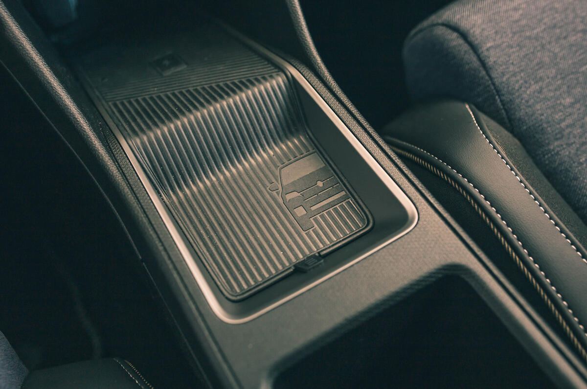 Renault 5 avis chargeur de téléphone
