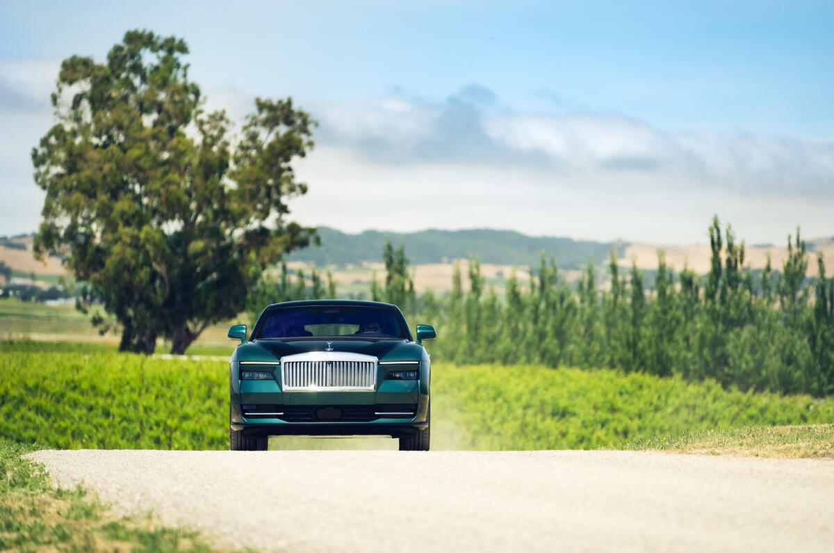 rolls royce spectre 202318 static front