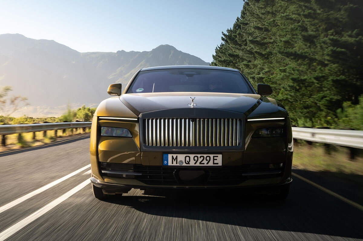 rolls-royce-spectre-prototype-drive-2023-02-tracking-front.jpg