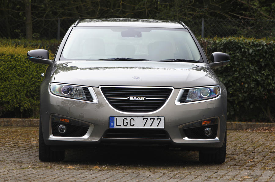 Saab sells shares to pay workers 