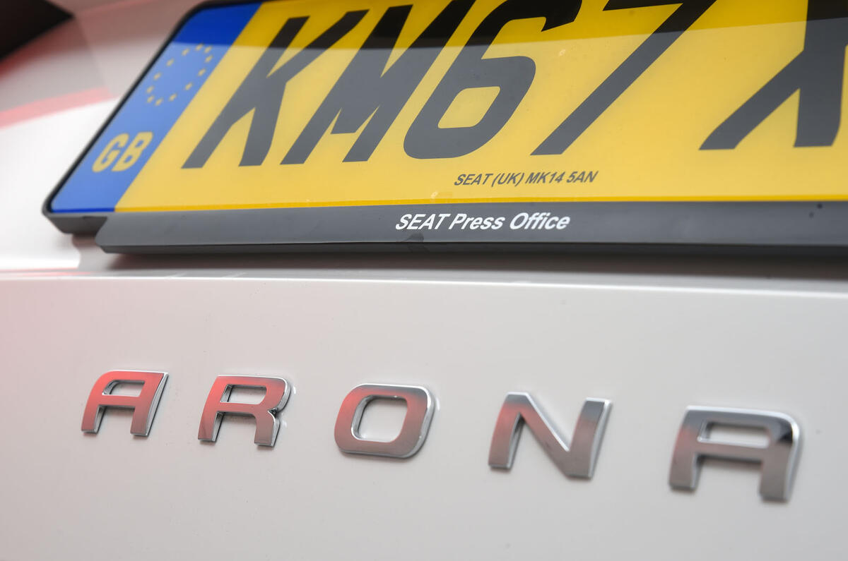 Seat Arona badging