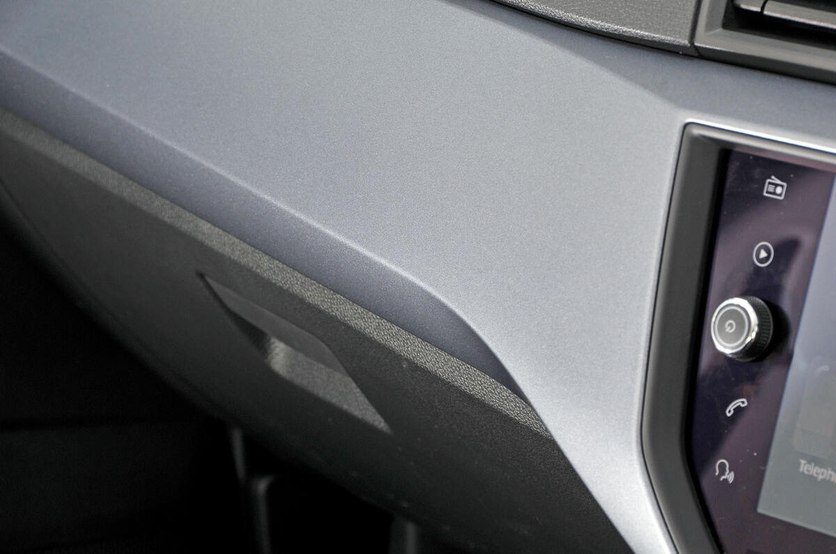 Seat Arona dash trim