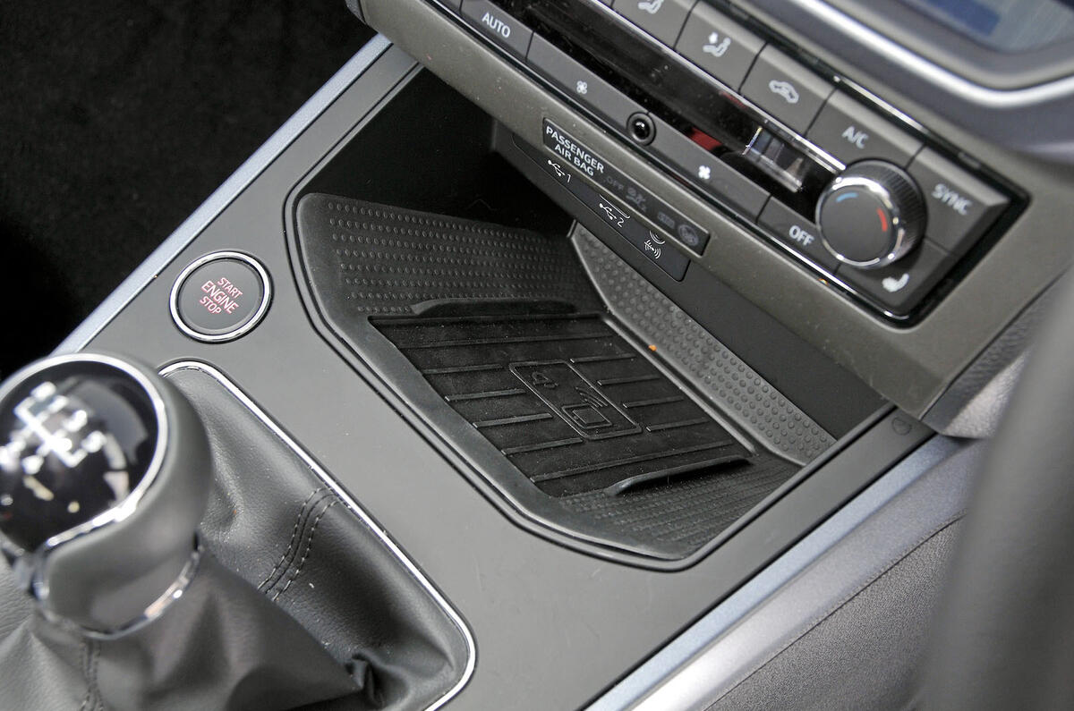 Seat Arona wireless charging pad