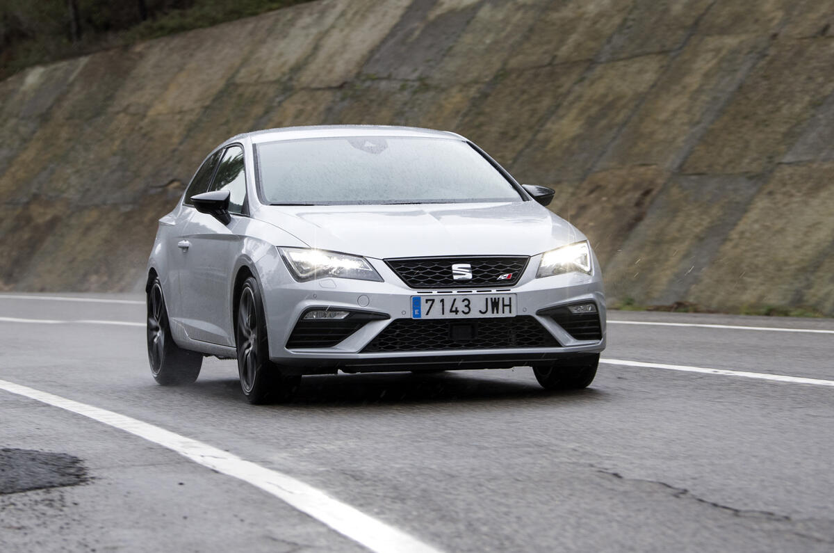 Seat Leon Cupra cornering