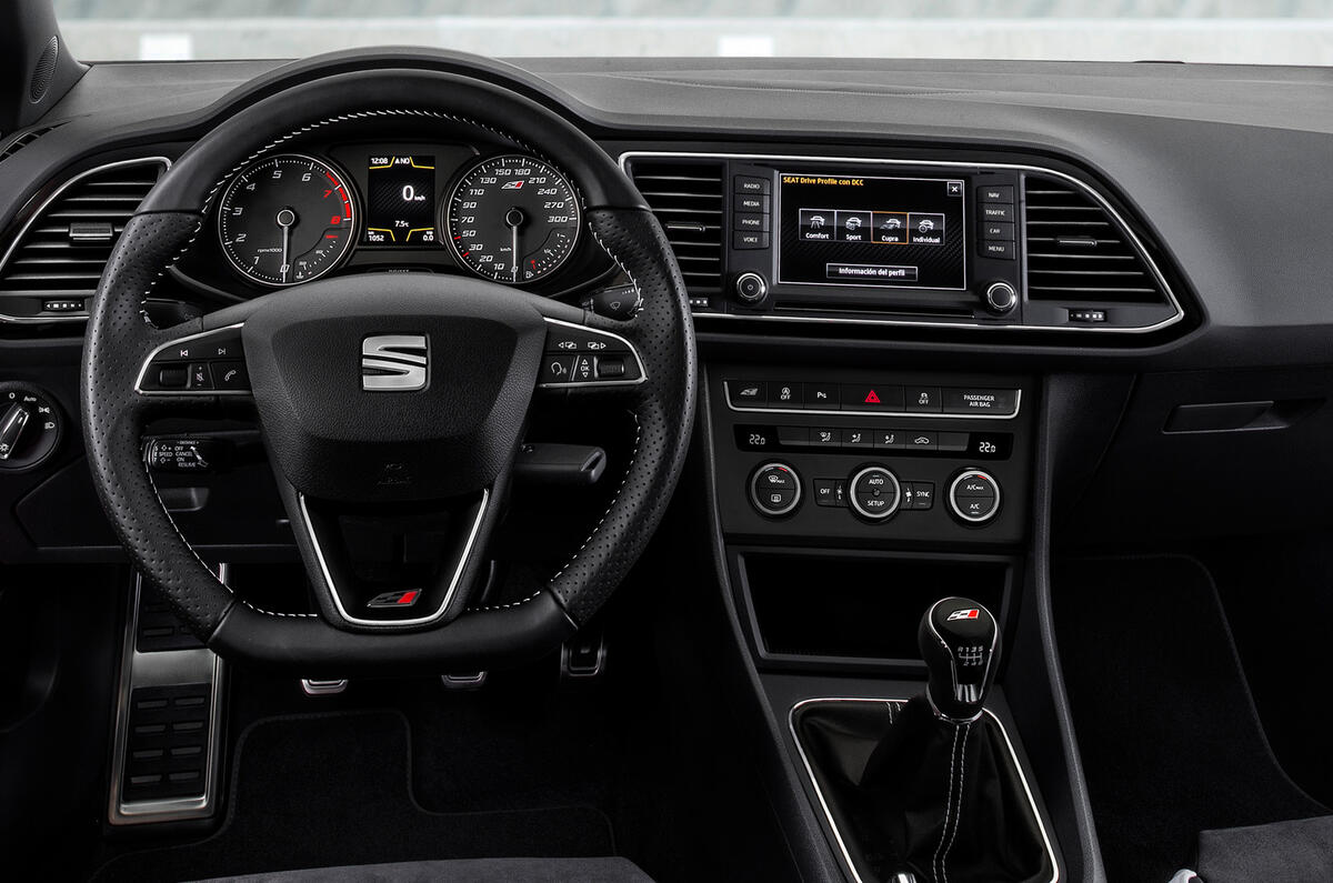 Seat Leon Cupra dashboard