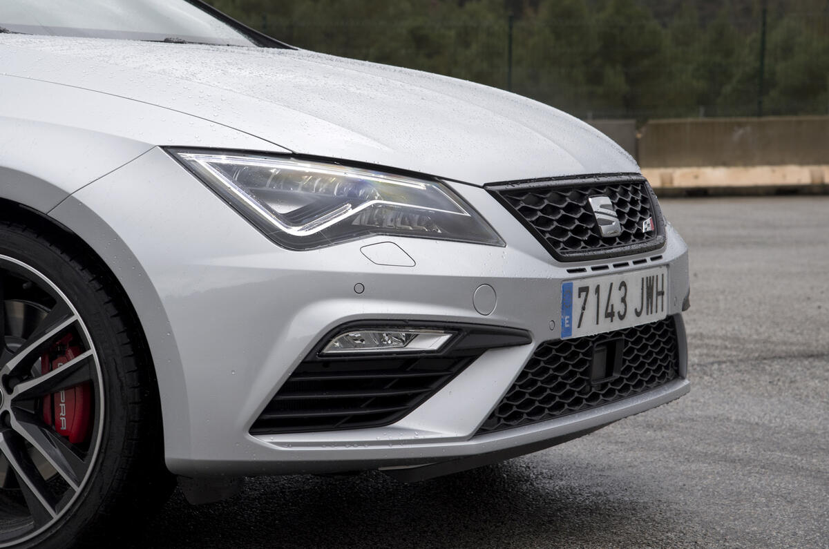 Seat Leon Cupra headlights