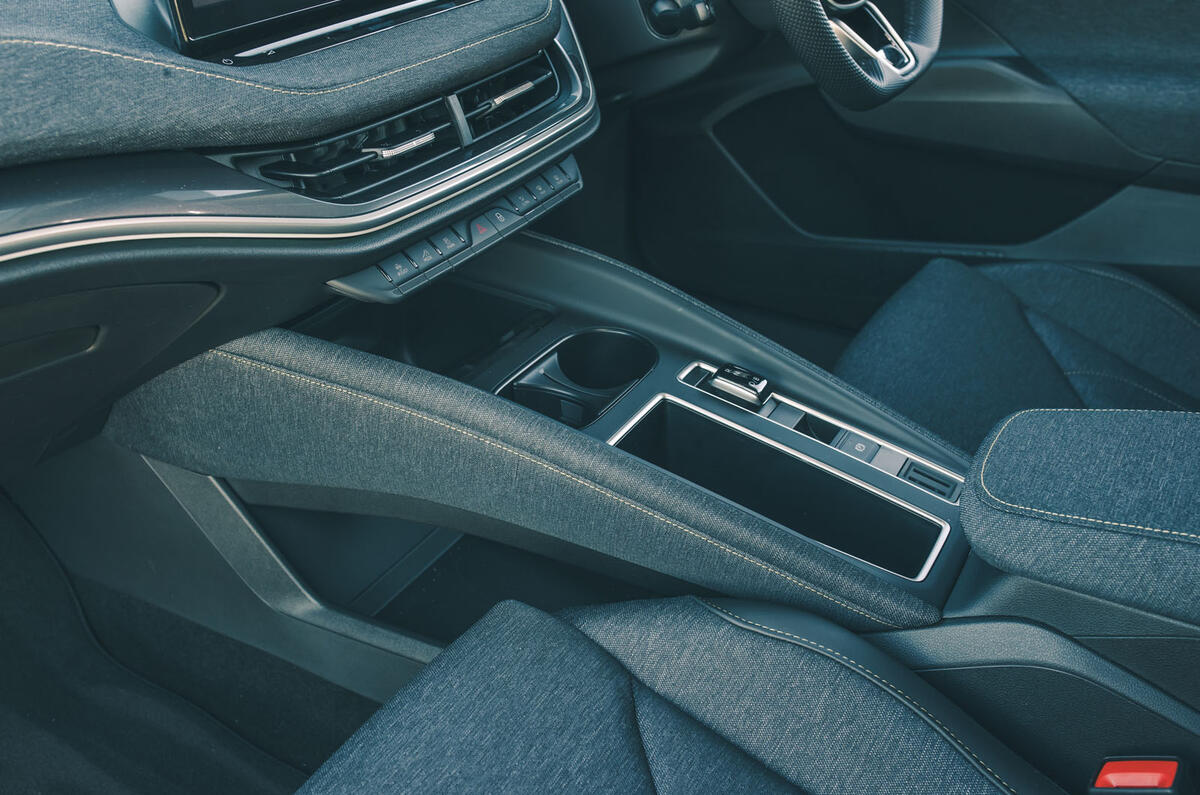 skoda elroq rt 2025 console centrale 17