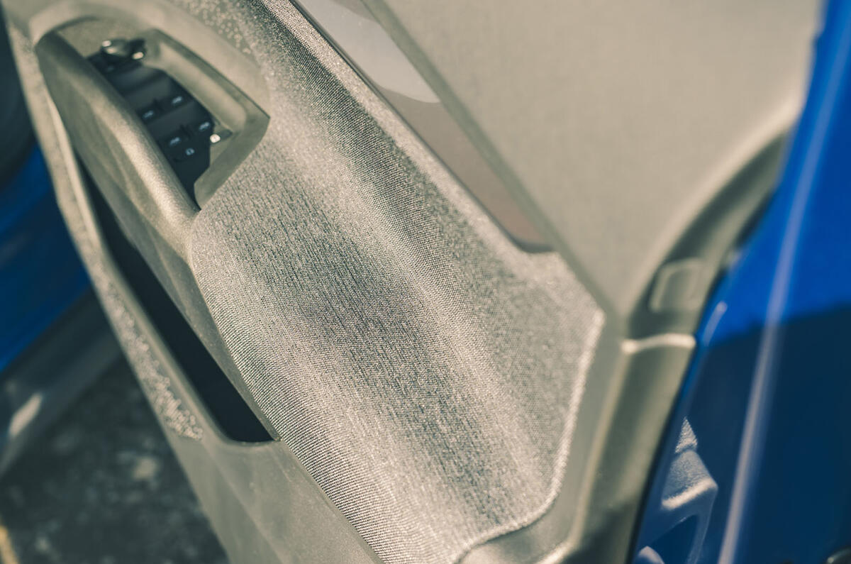 skoda elroq rt 2025 détail porte 9