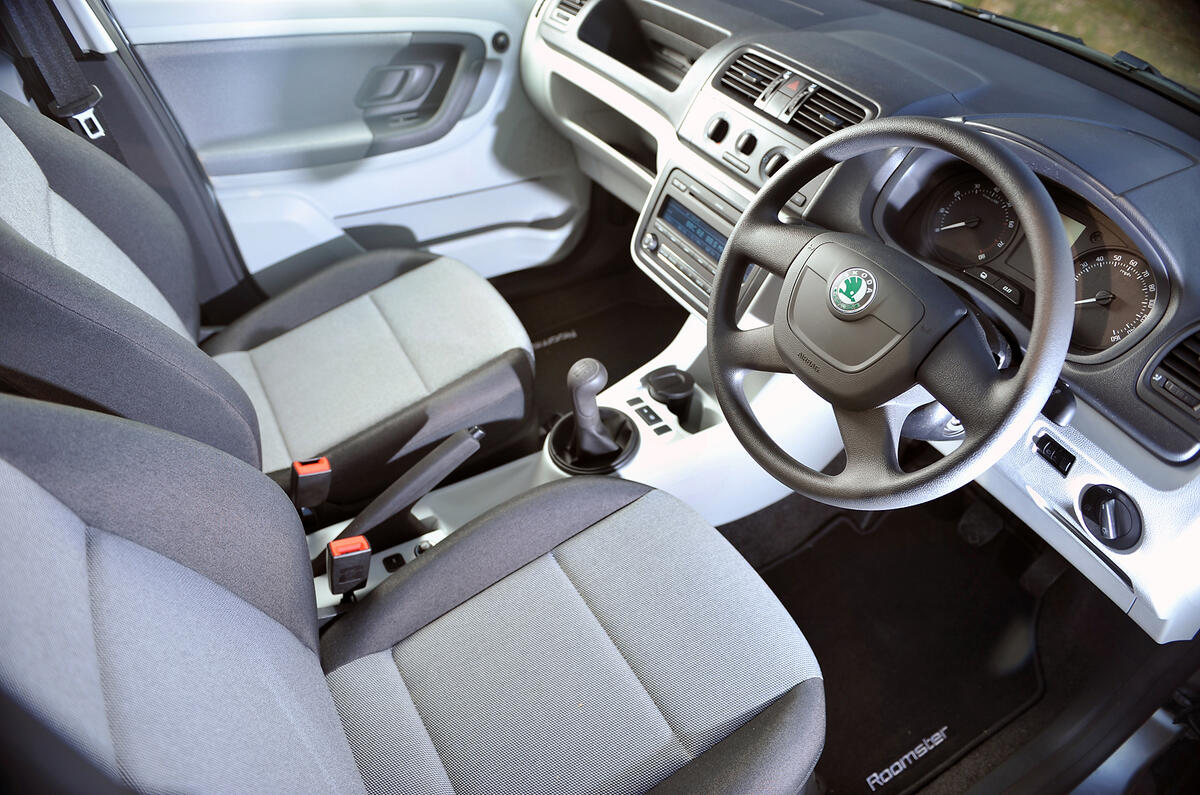 Alfombrillas Delanteras De Terciopelo Para Skoda Roomster 2006-2015 - Negro, 2 Piezas, Antideslizantes