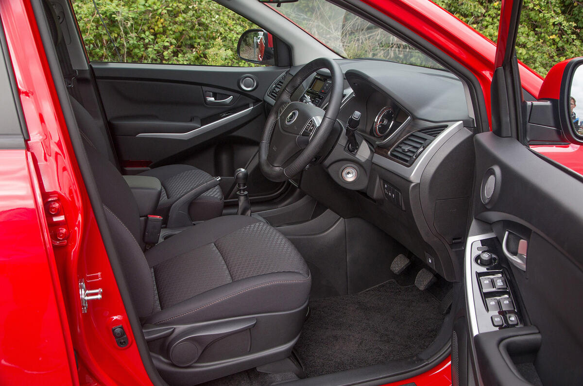 Deflettori Antivento Autoclover Per Ssangyong Korando 2011-2019 - Set 4 Pezzi In ABS, Adesivo 3M