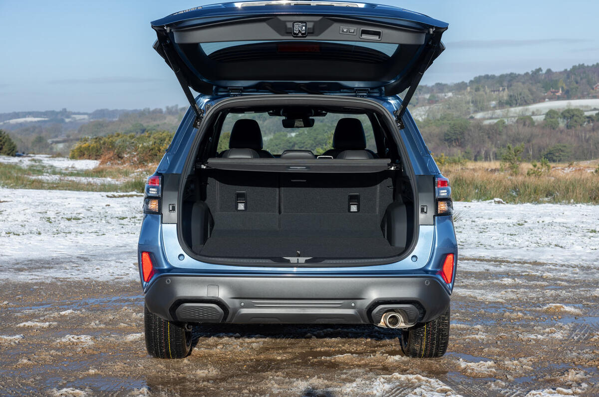 Subaru Forester avis 2025 017 plancher de coffre