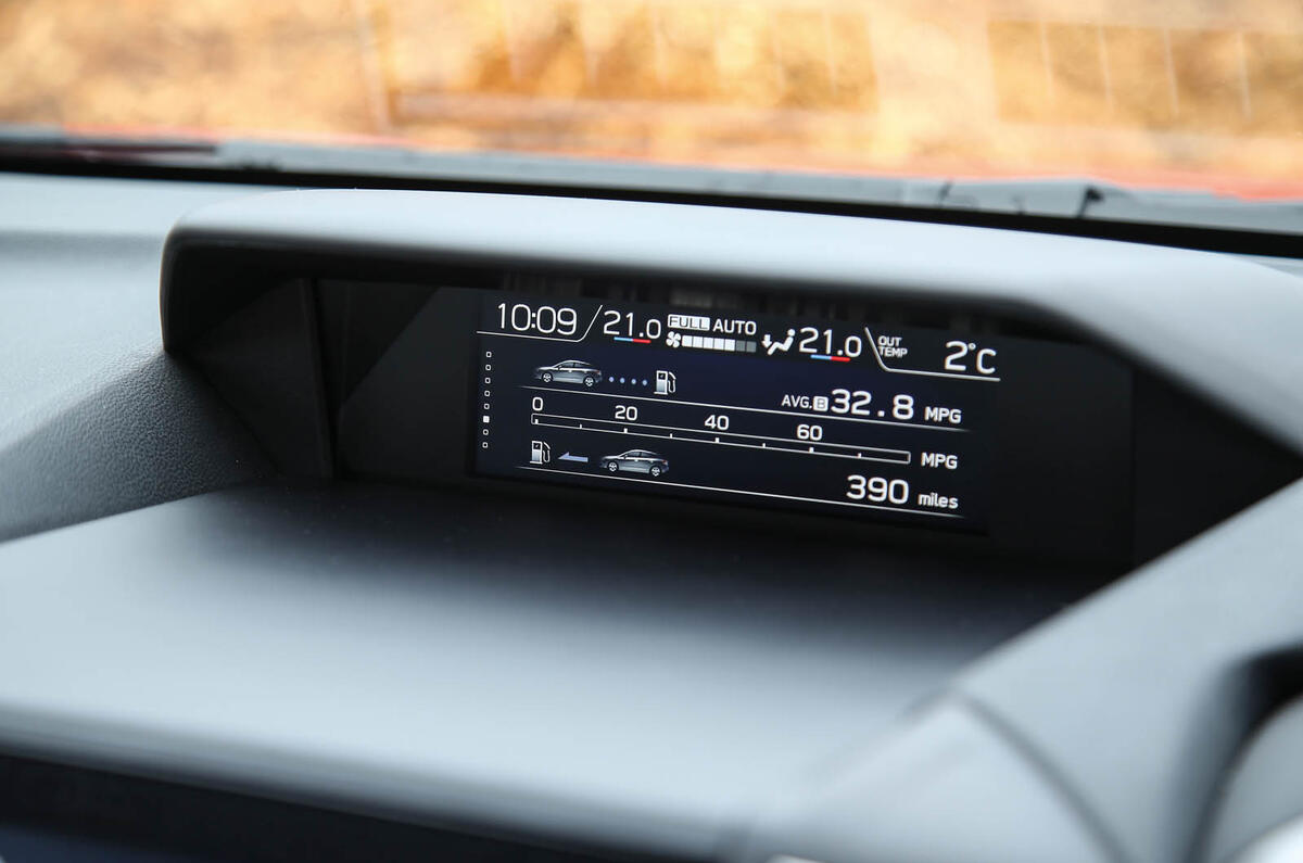 Subaru XV 2.0i Lineartronic SE Premium dashboard LCD screen