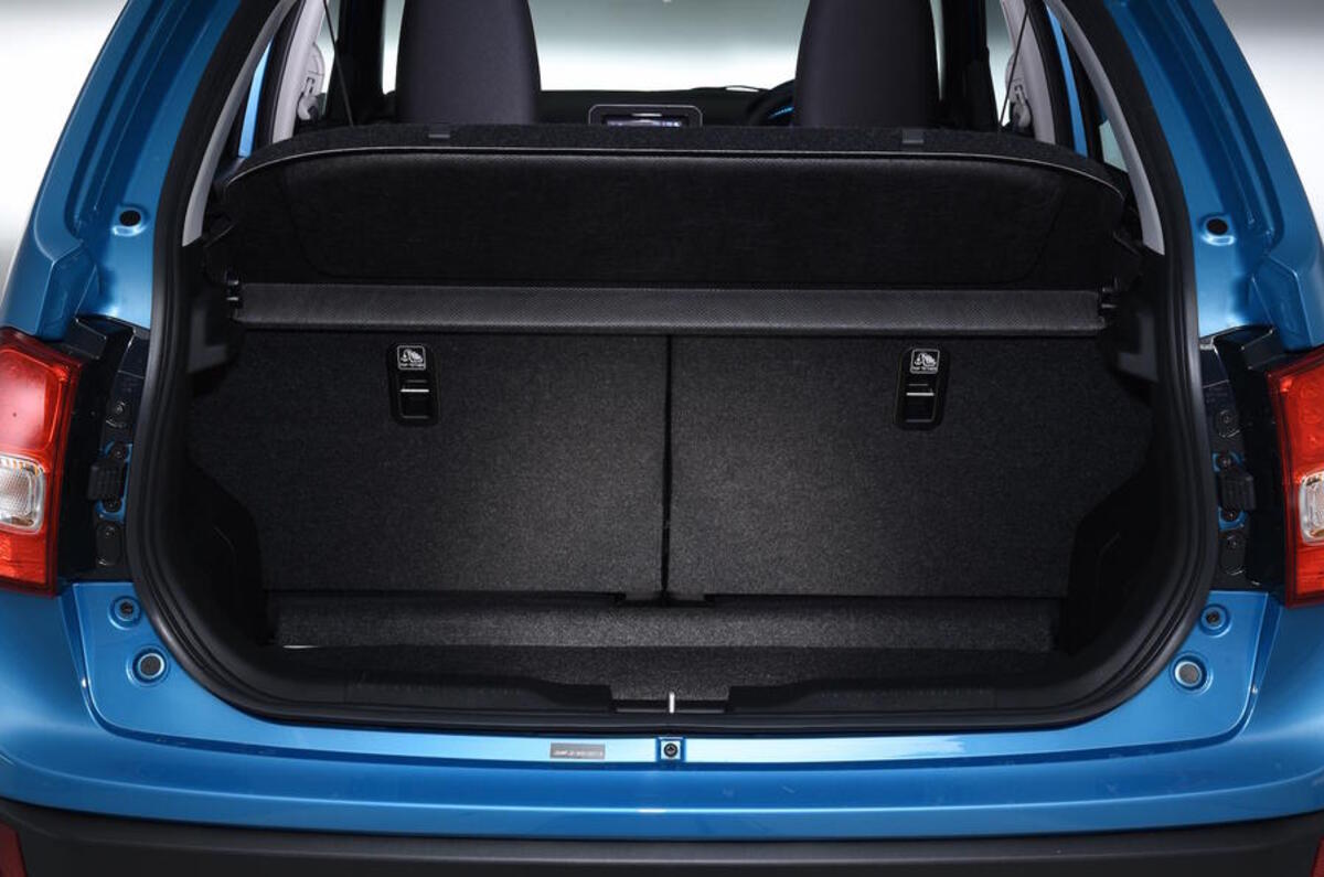 Suzuki Ignis boot space