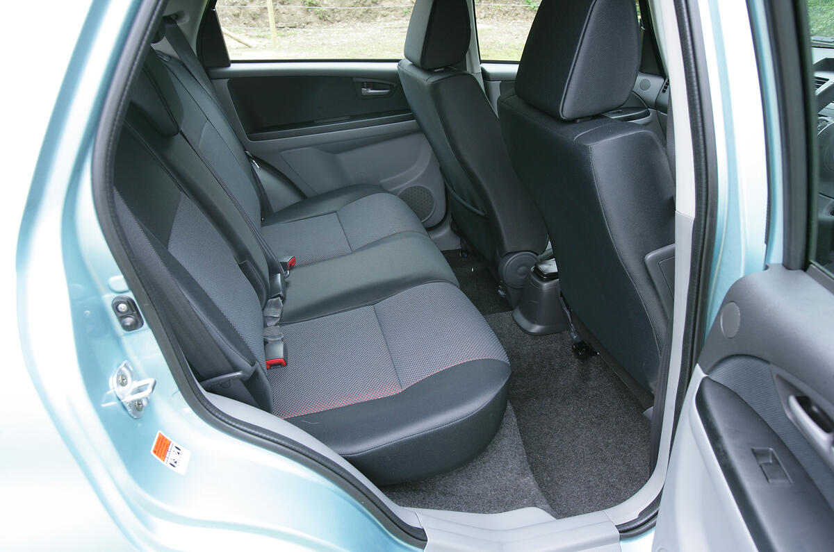 Suzuki SX4 2006-2014 interior | Autocar