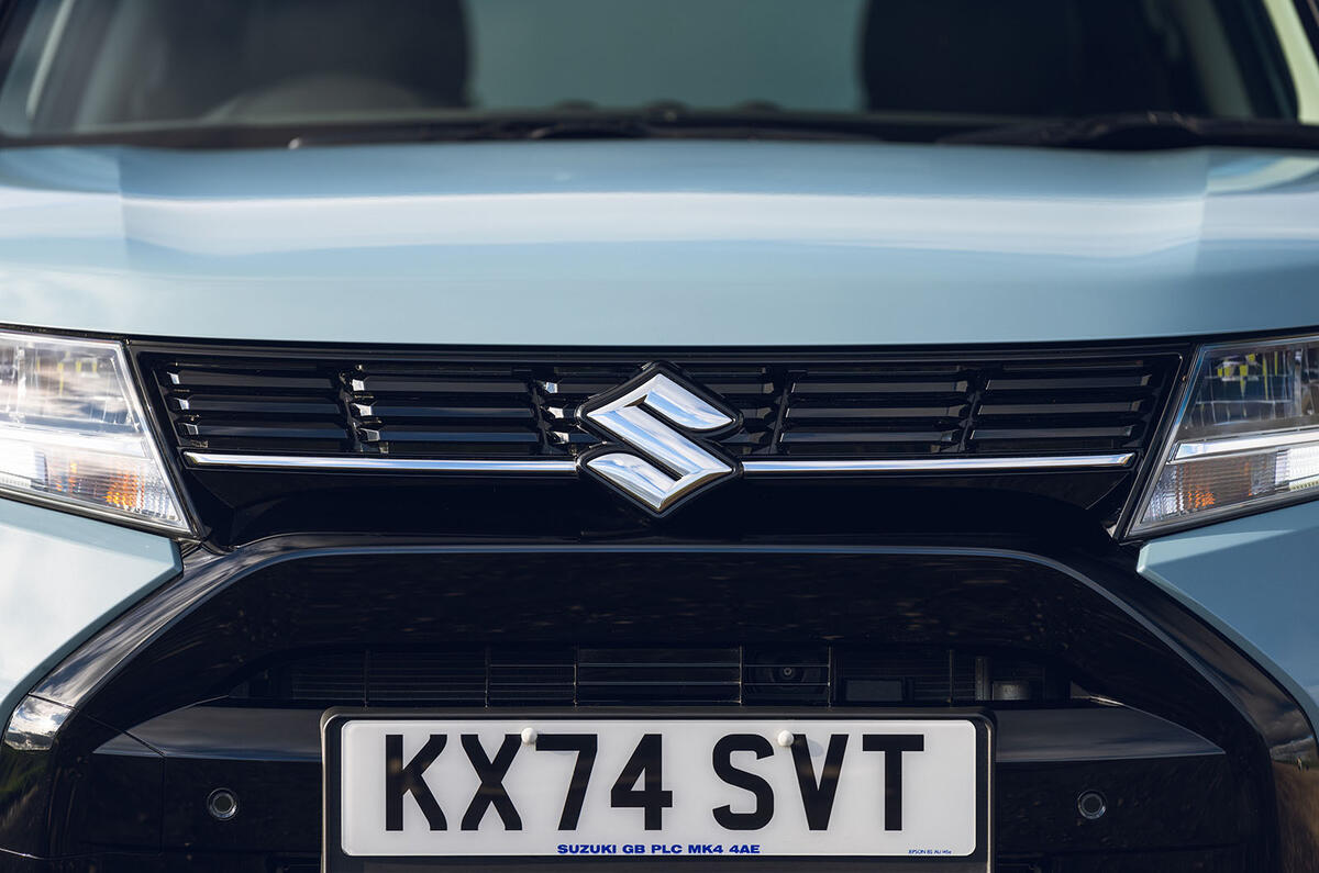 Suzuki Vitara avis 2025 004 grill