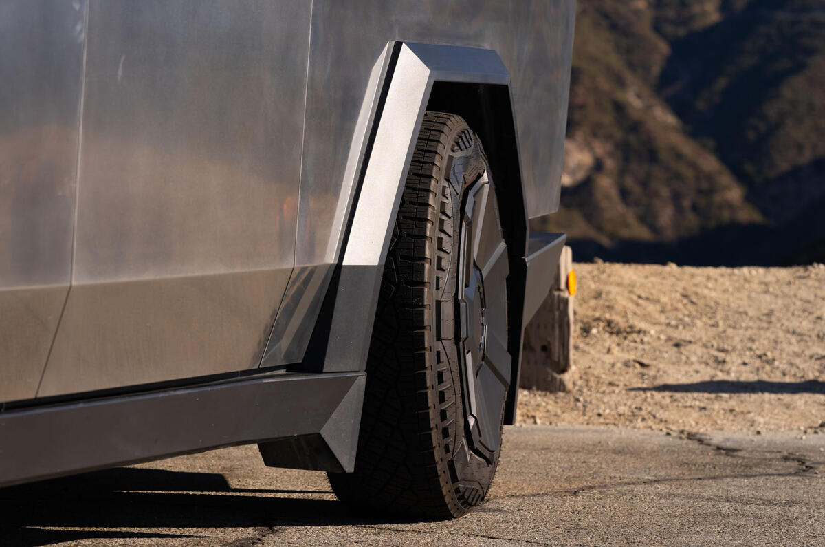 Tesla Cybertruck avis 2024 09 arches