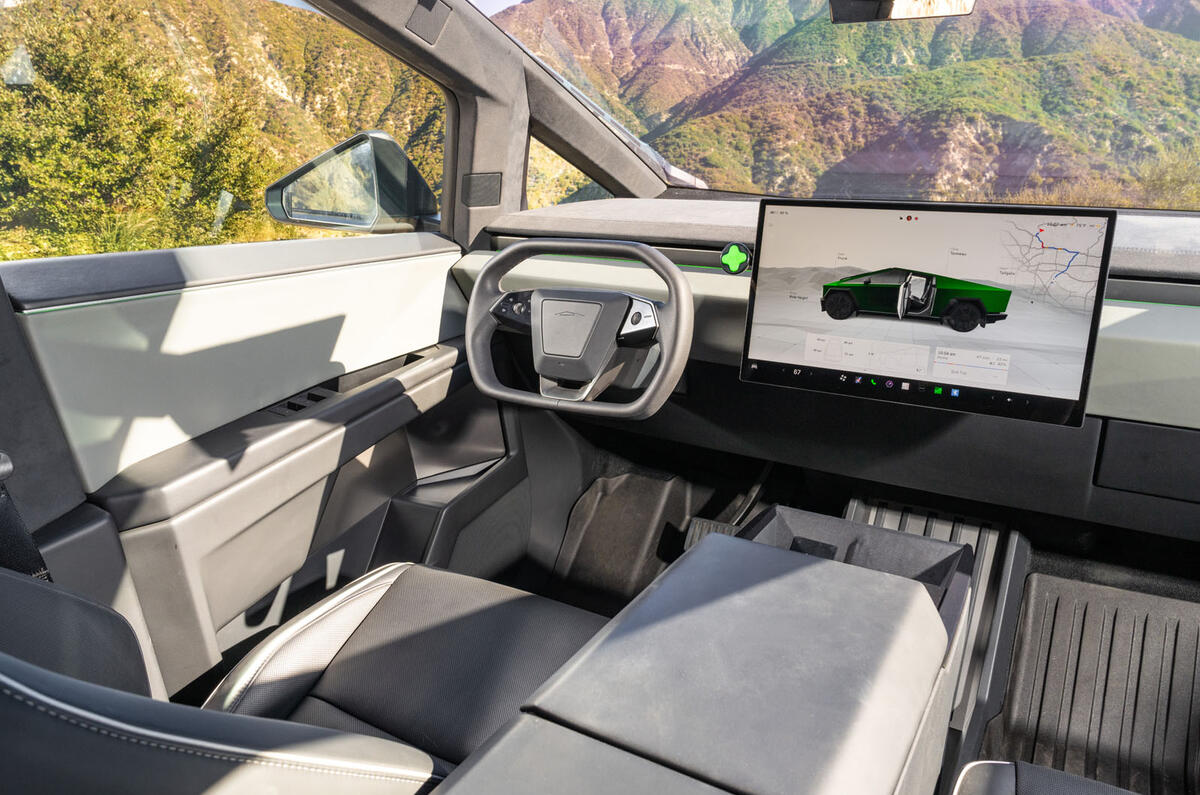 Tesla Cybertruck avis 2024 13 dash
