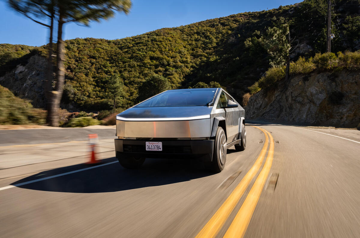 Tesla Cybertruck - compte-rendu 2024 26 virage à l'avant