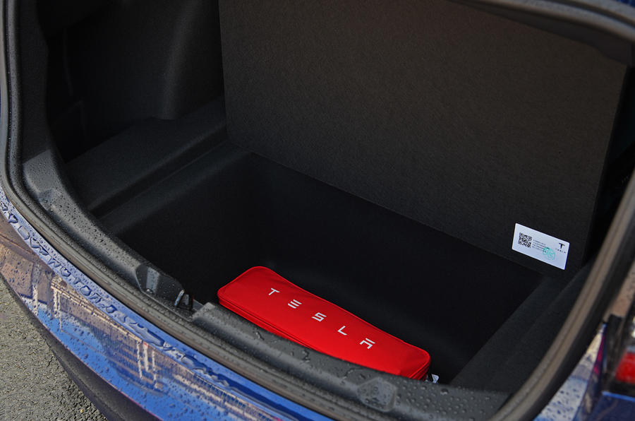 Tesla Model 3 coffre arrière
