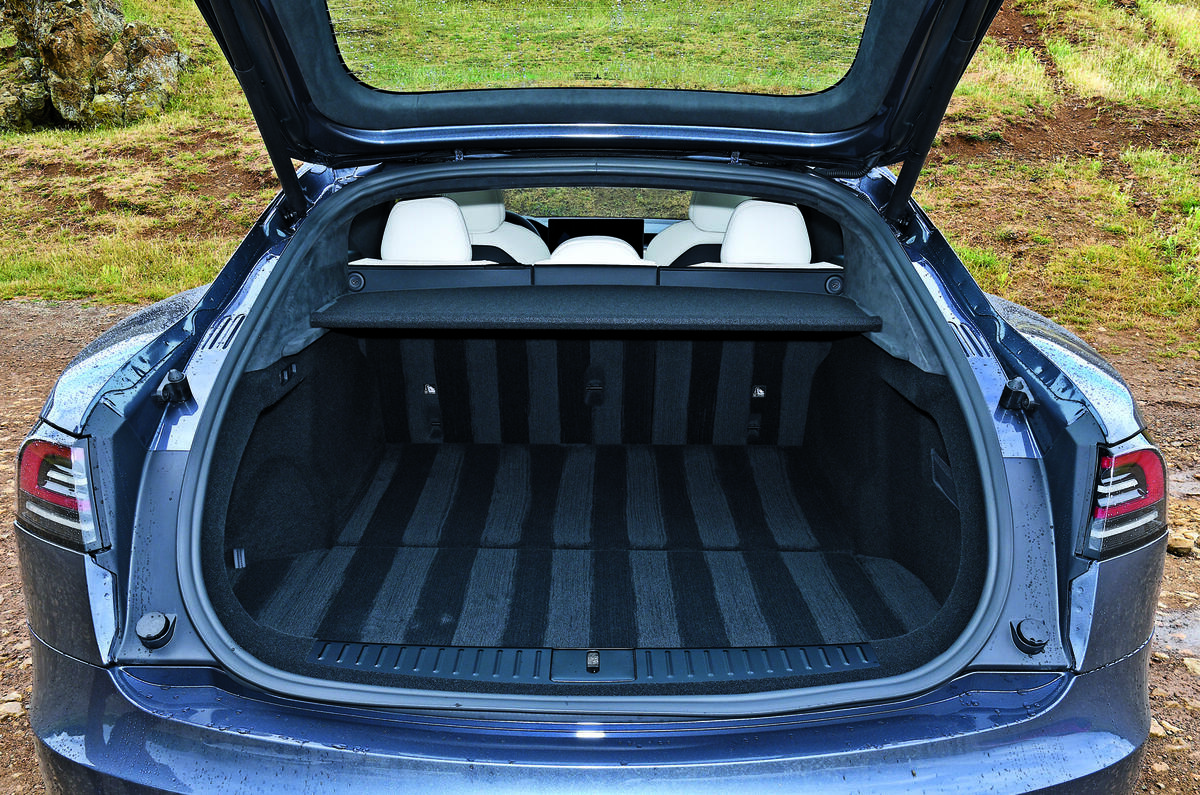 Tesla Model S Plaid boot