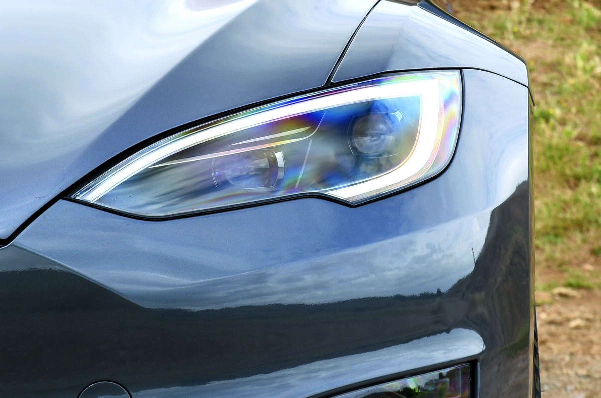 Tesla Model S Plaid lights