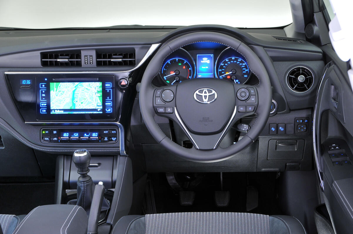 Toyota Auris & Auris Hybrid Review (2019) | Autocar