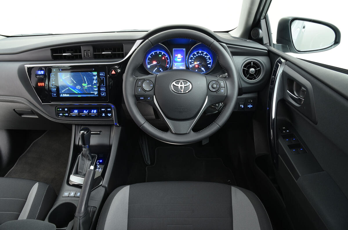 Toyota Auris Touring Sports 2012 2018 Interior Autocar