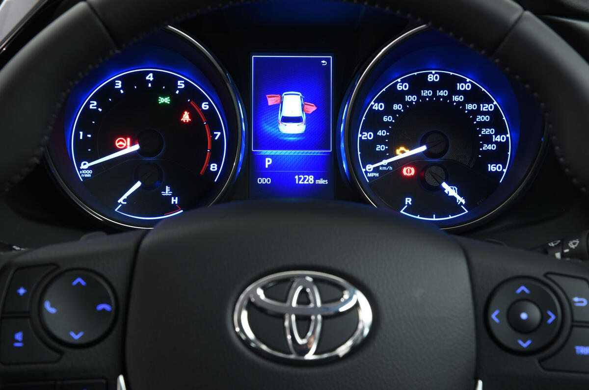 Toyota Auris Touring Sports 2012-2018 interior | Autocar