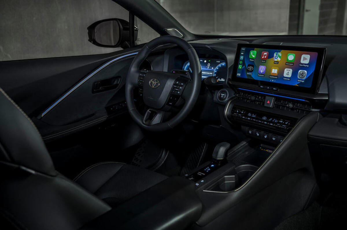 toyota c hr 2023 08 interior