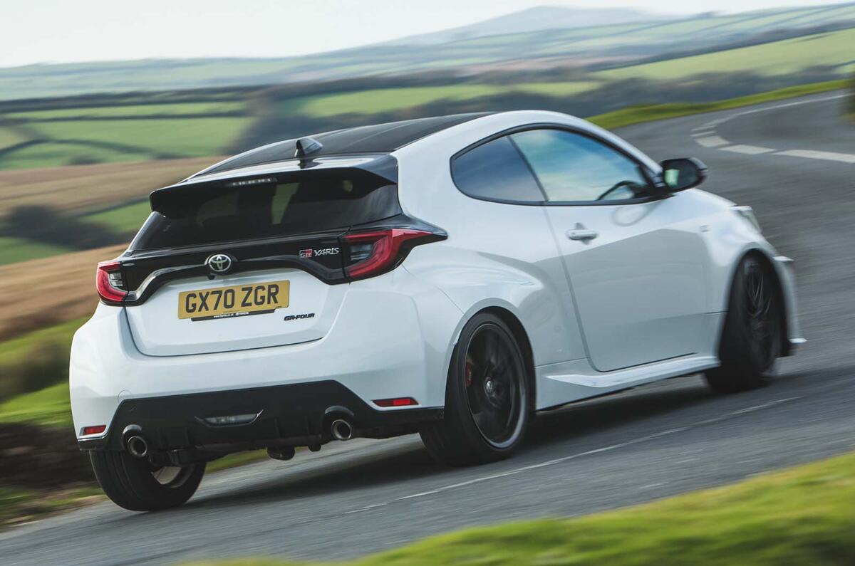Toyota GR Yaris 2020 en virage arrière