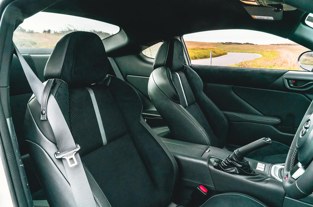 toyota gr86 fd 13 cabin