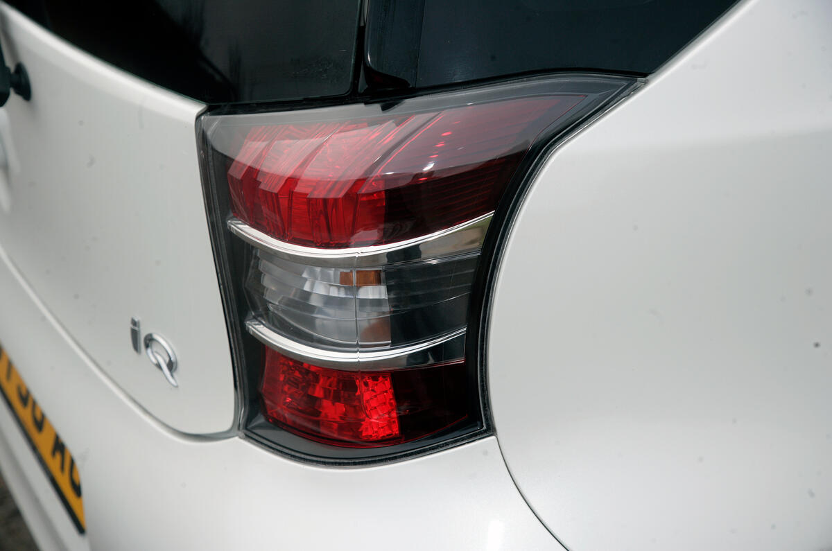 Fahrer Fußmatte Auto x1 Velours Fahrermatte passend für Toyota IQ 2009