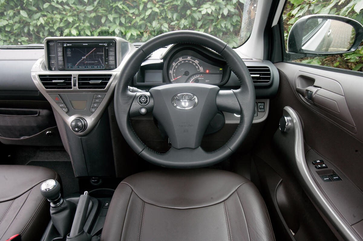 Toyota Iq 2009 2014 Interior Autocar