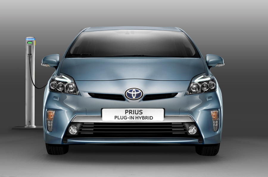Prius Plug-in to cost £31,000