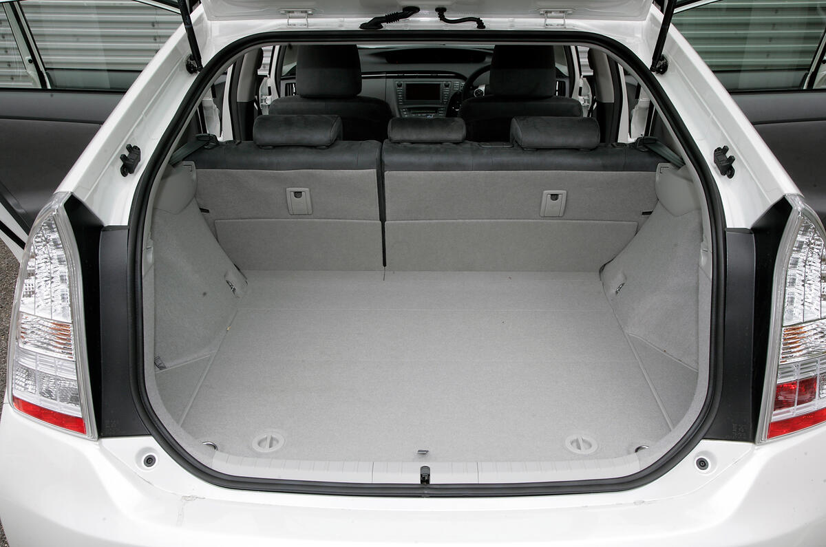 Cheap Car Leasing >> Toyota Prius 2009-2015 interior | Autocar Cheap Car Leasing >> Toyota Prius 2009-2015 interior | Autocar