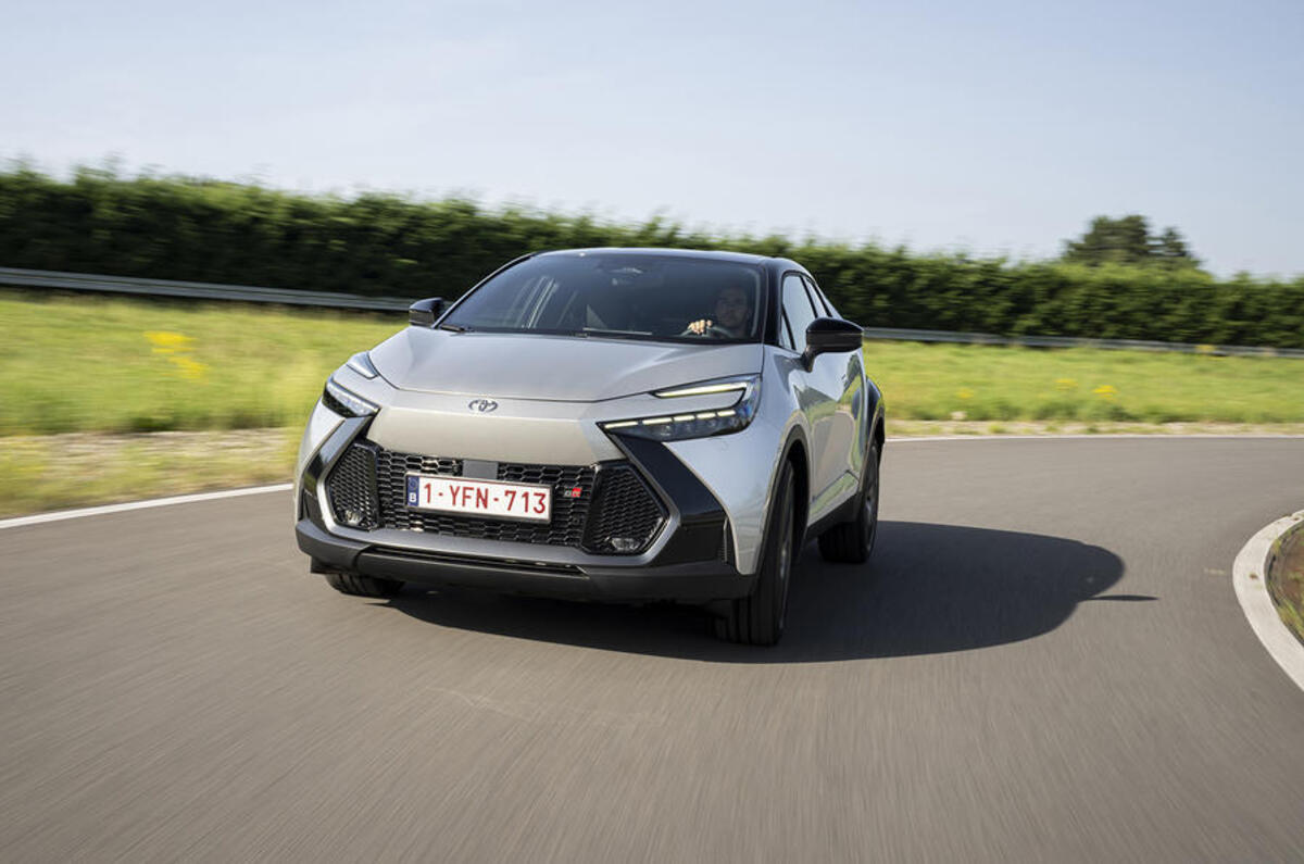 toyota c hr front action corner 7