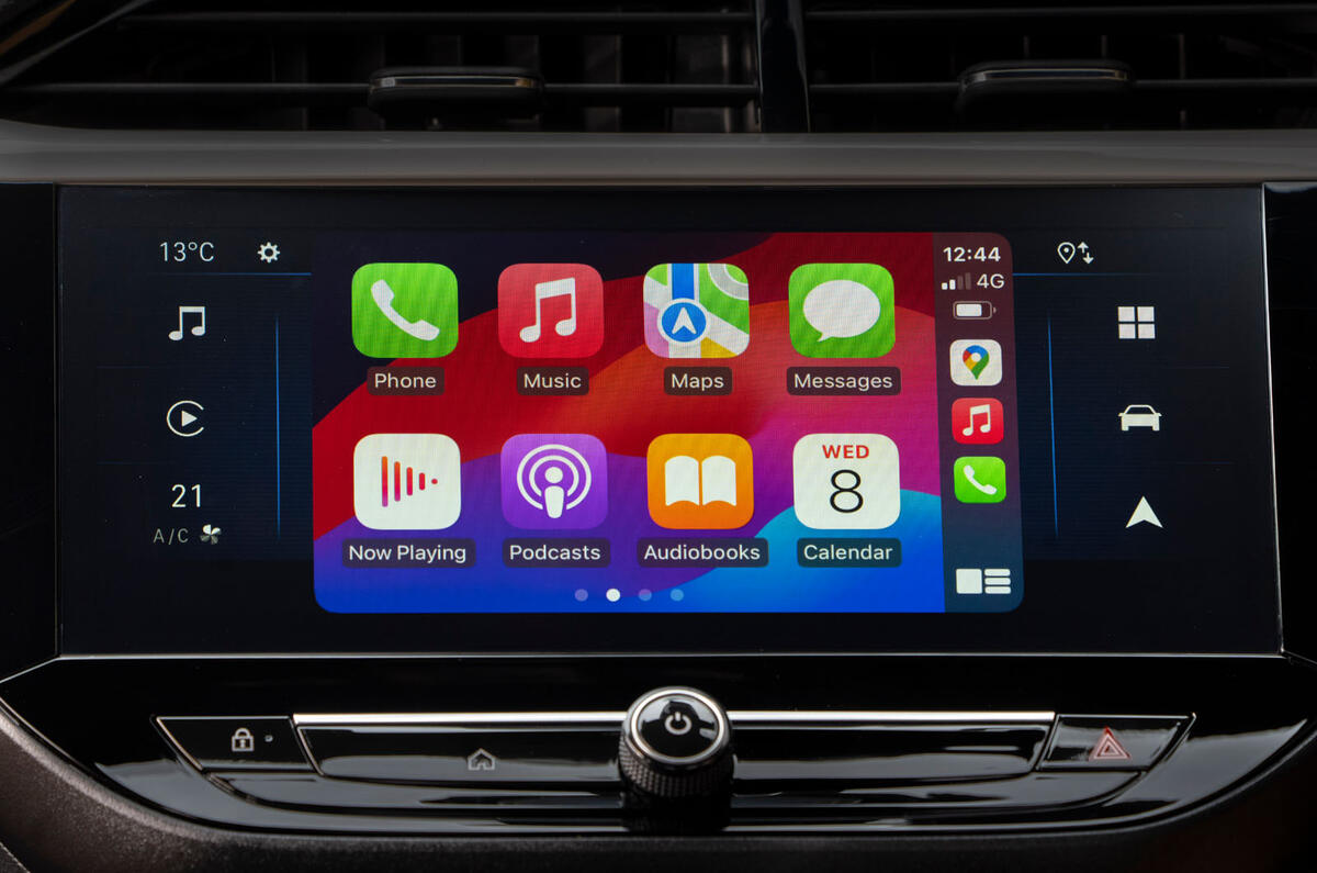 vauxhall corsa avis 2023 14 carplay