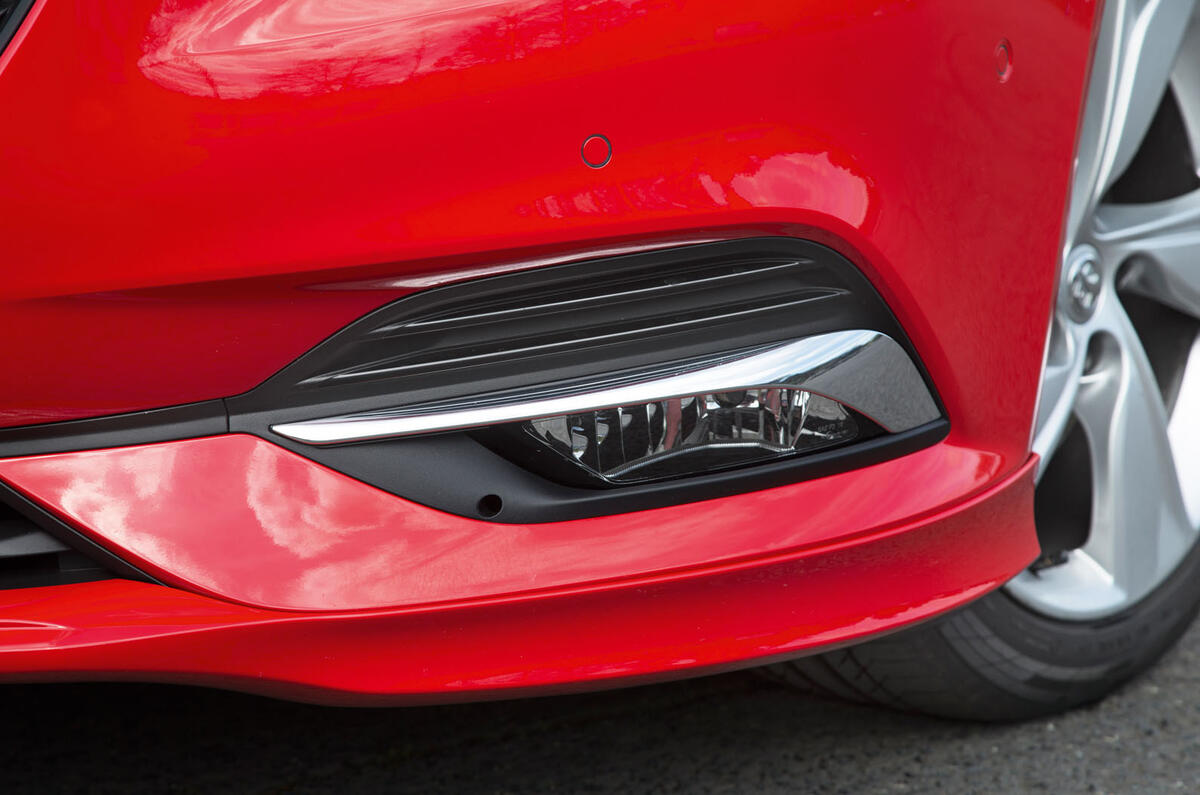 Vauxhall Insignia Grand Sport foglights