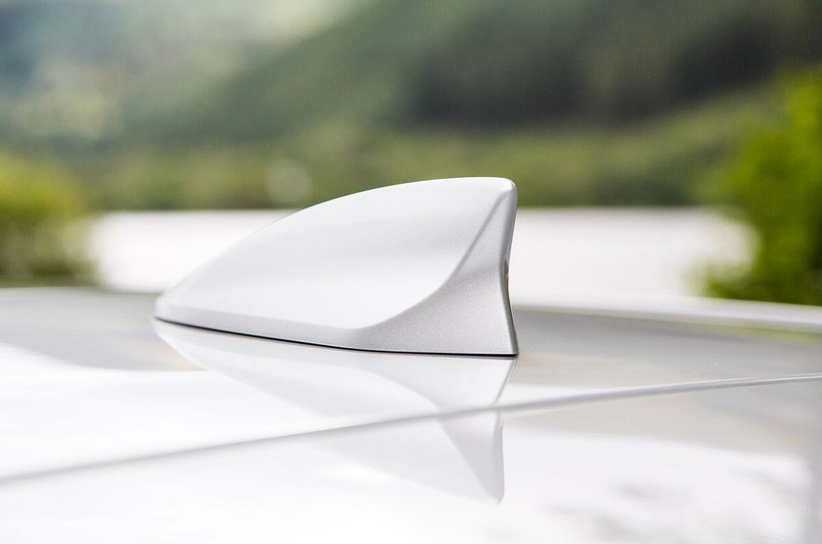 Vauxhall Zafira Tourer shark fin antenna