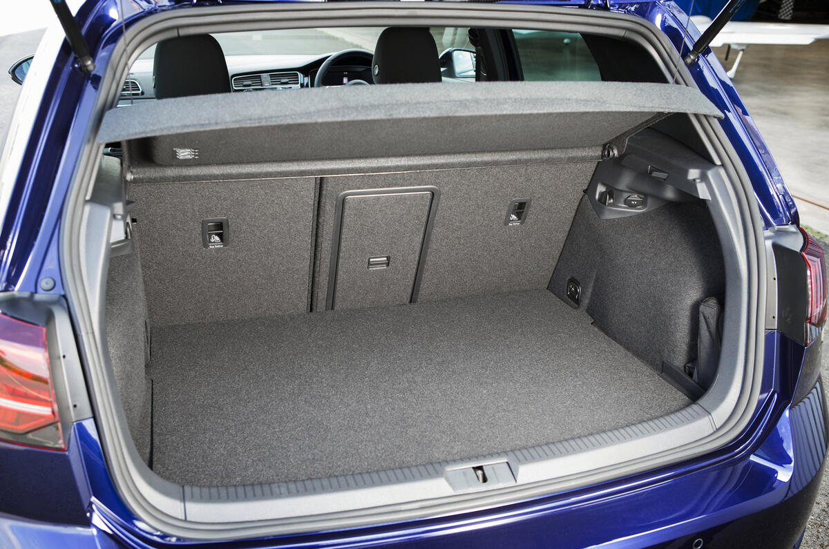 Volkswagen Golf GTE boot space