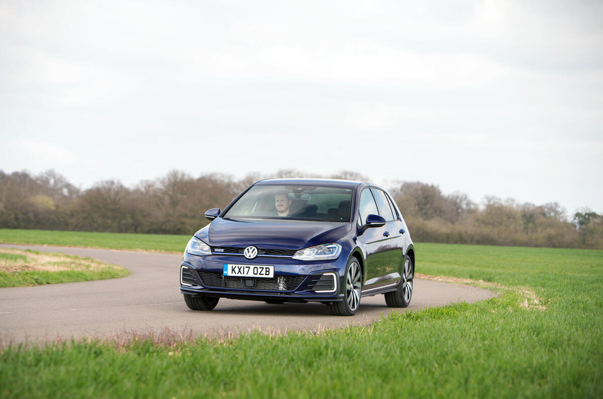 Volkswagen Golf GTE cornering