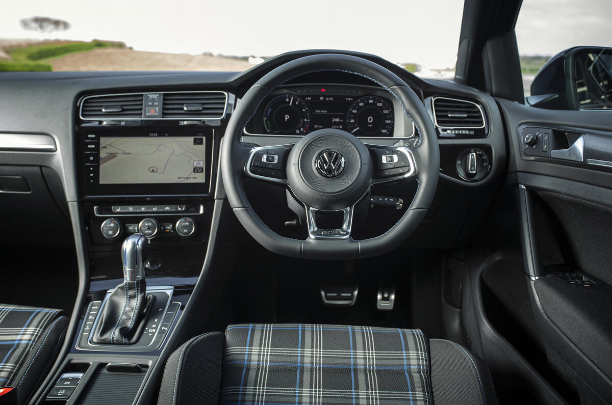 Volkswagen Golf GTE dashboard