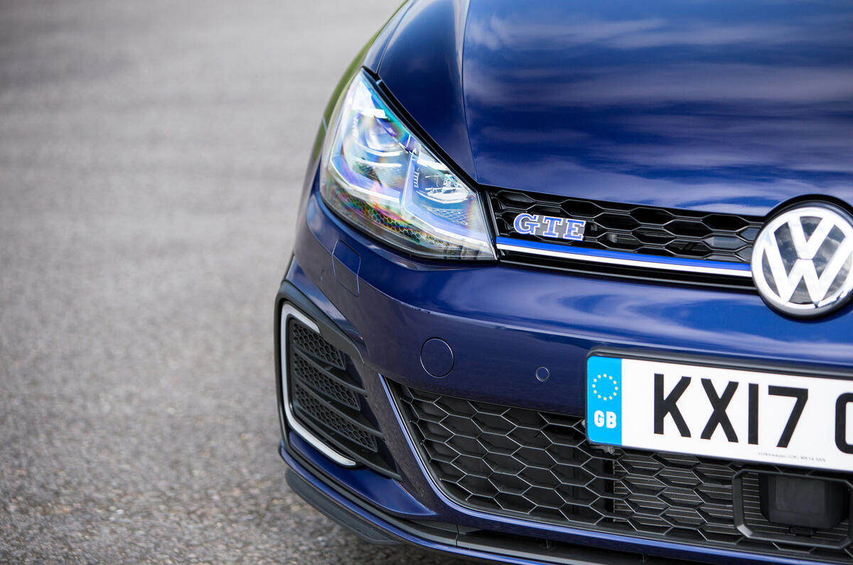 Volkswagen Golf GTE LED headlights