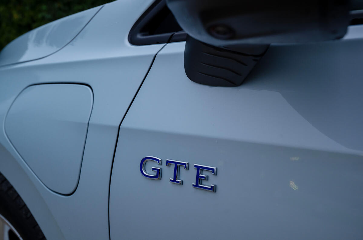Volkswagen Golf GTE avis badge GTE